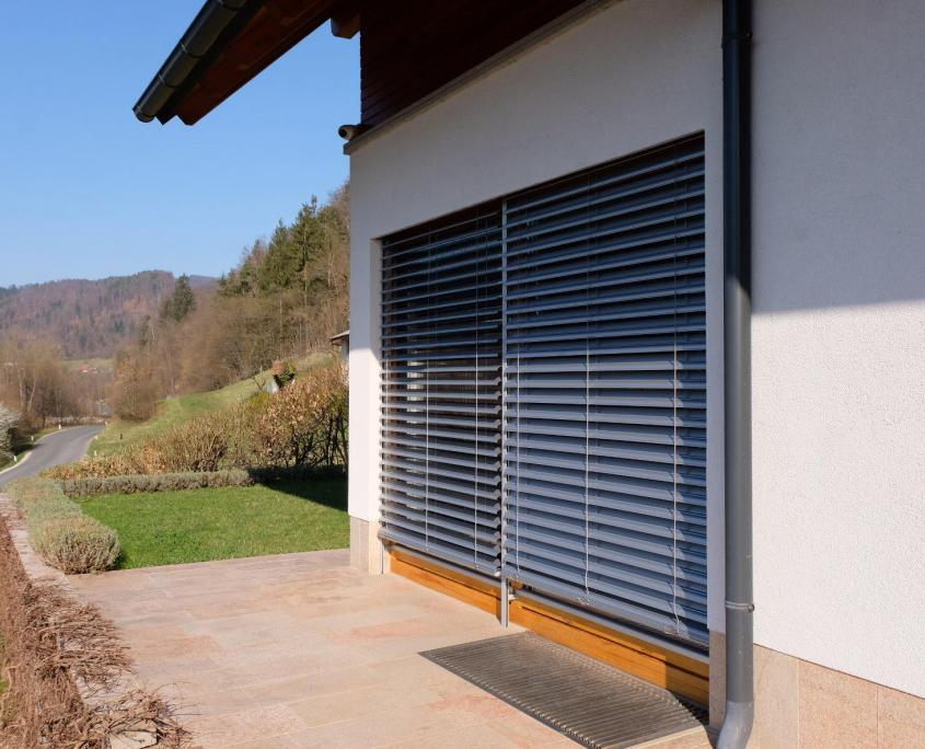 Referentna kuća sa žaluzinama