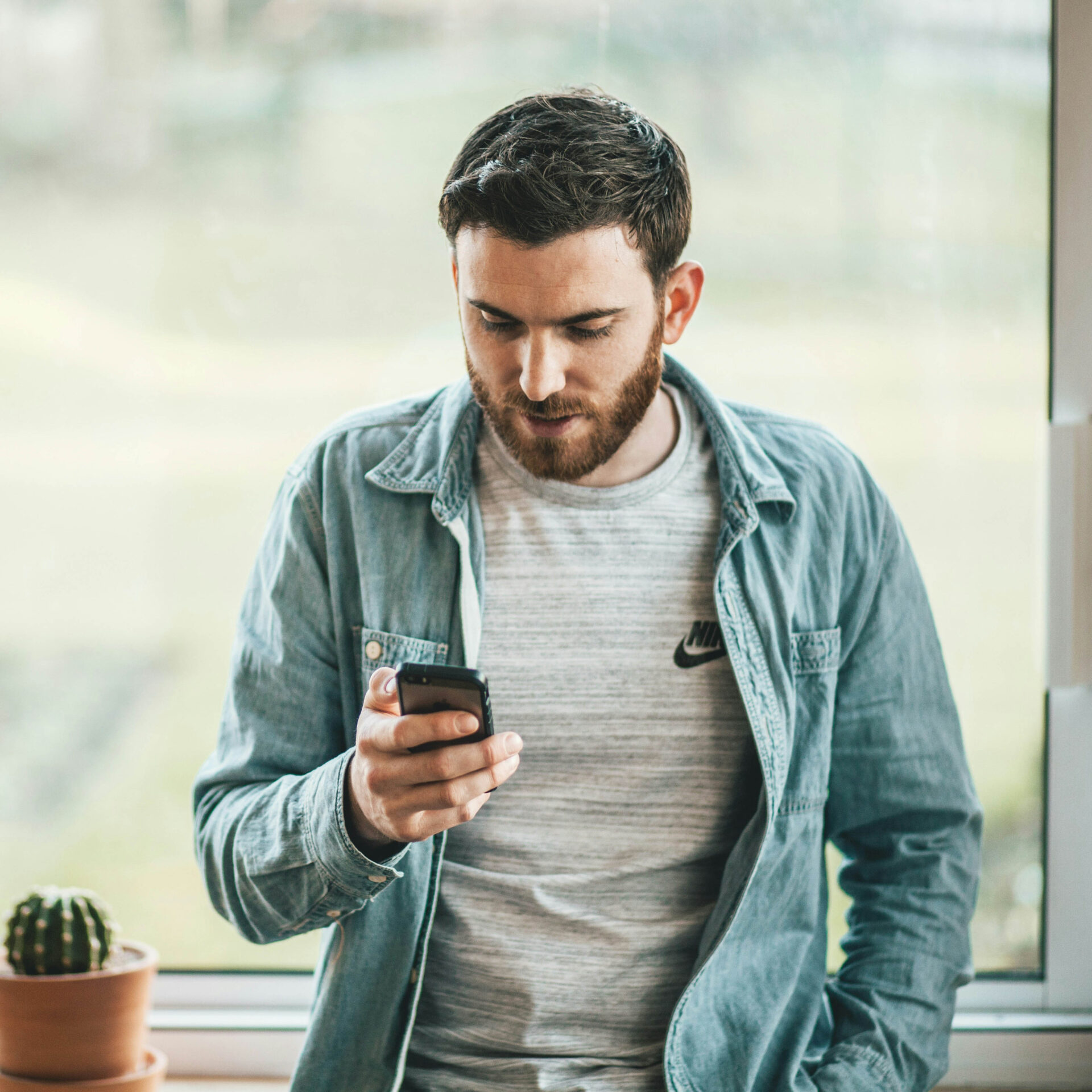 Upravljajte senčila z glasovnimi ukazi z ADC aplikacijo.